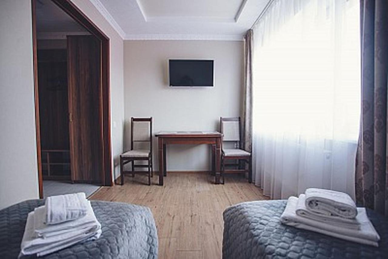 Готель Біля Фонтану Winnyzja Exterior foto