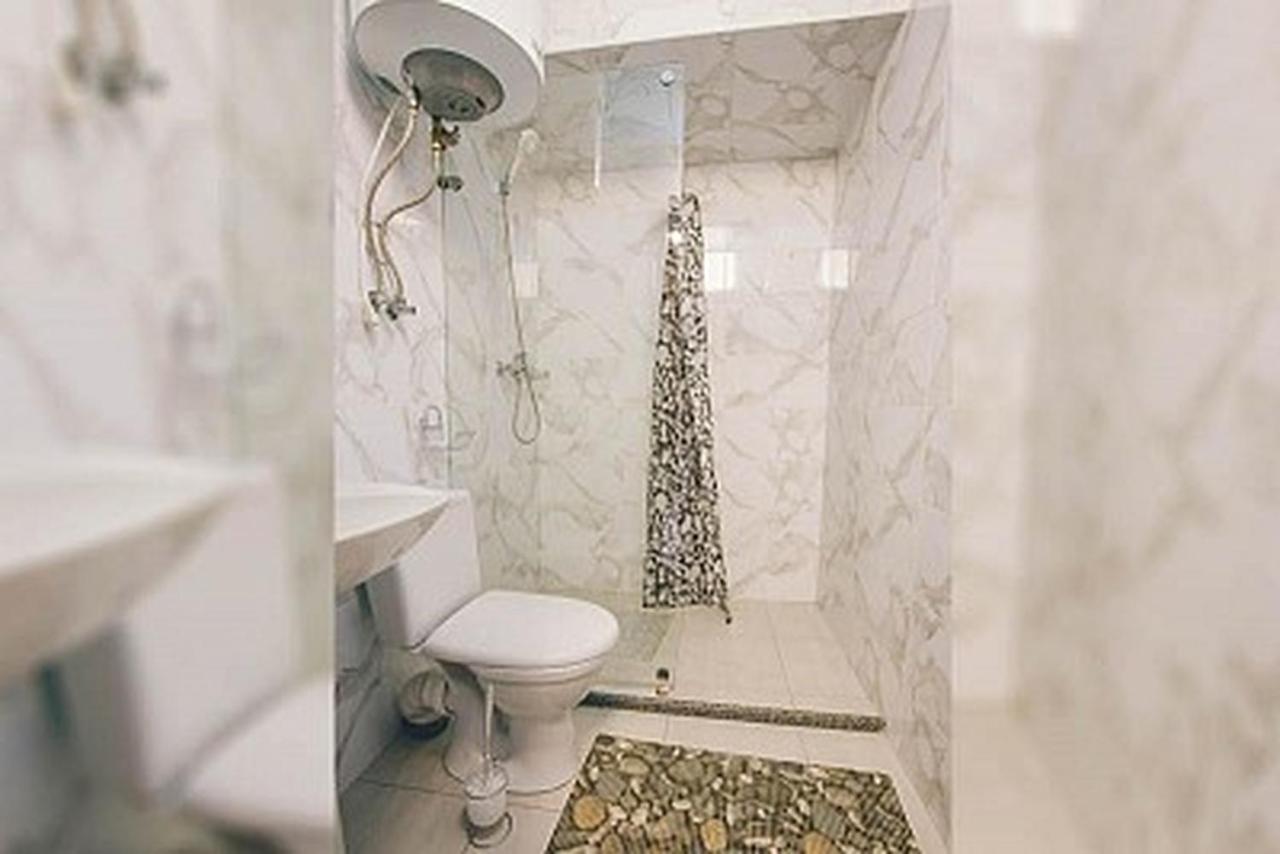 Готель Біля Фонтану Winnyzja Exterior foto